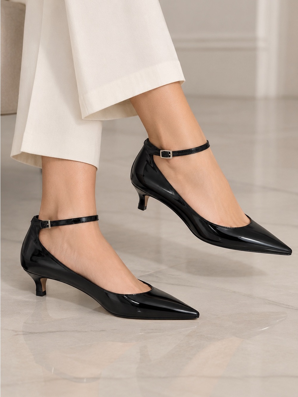 Liviana Conti Black Patent Leather Pointed-Toe Kitten Heels Size 39 Italy
